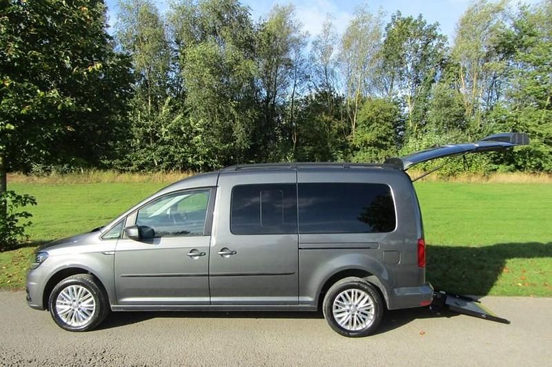 Used 2020 VW Caddy Maxi Life Life MPV | £17,995 (Good price) - Image 1/1
