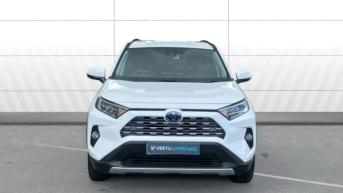 Used Toyota RAV4 Design 222 HP (163 kW) 2019 White SUV