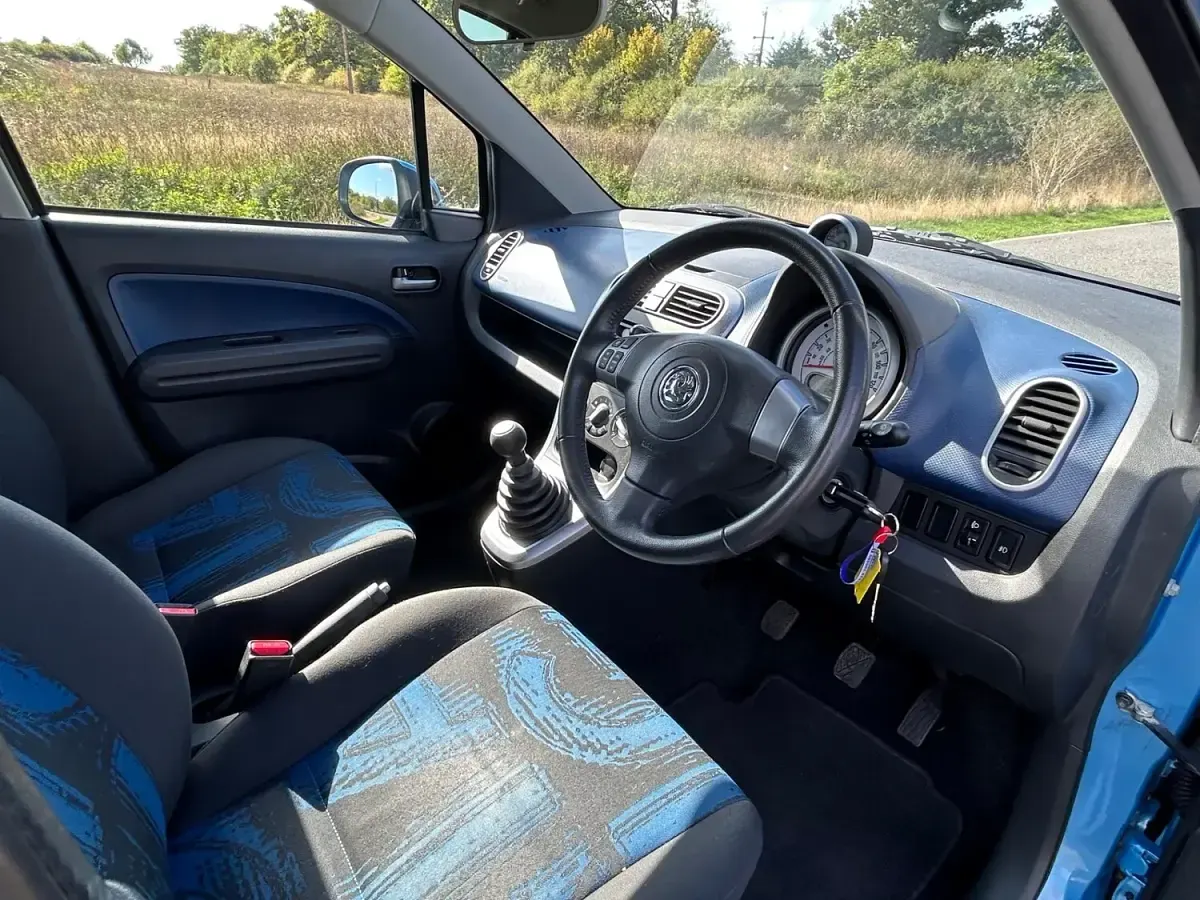 Used Vauxhall Agila 94 HP (69 kW) 2013 Blue MPV