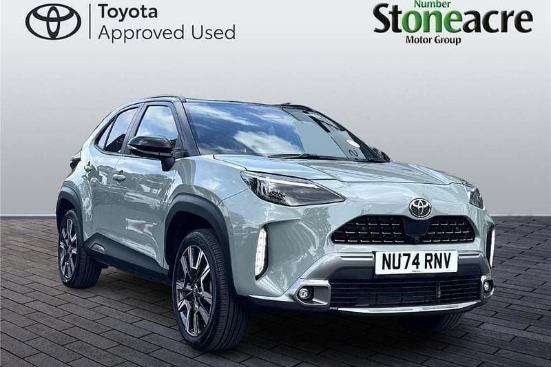 Green Used 2024 Toyota Yaris Cross Edition SUV | £30,500 (Expensive) - Image 1/2