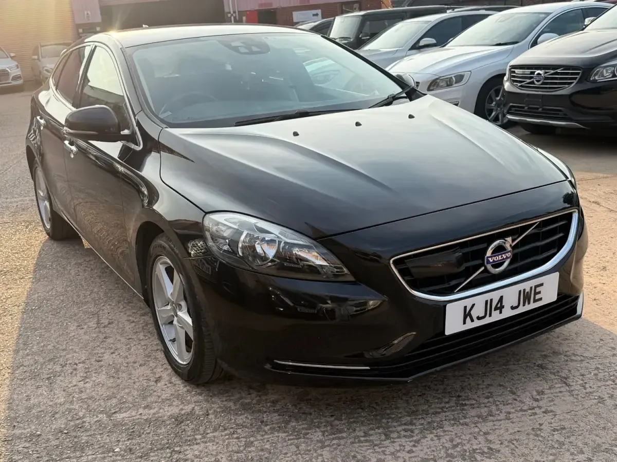 Usado Volvo V40 180 HP (132 kW) 2014 Preto Citadino