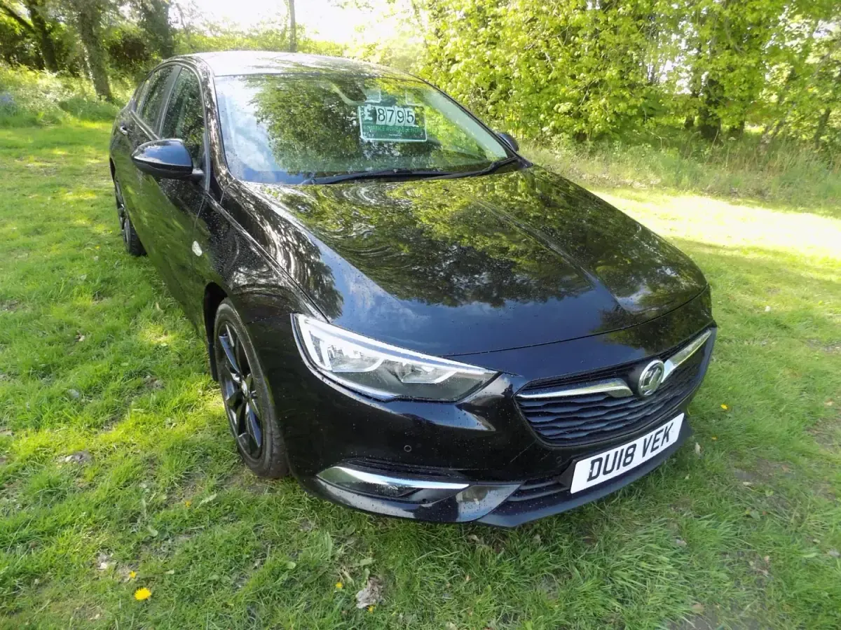 Second-hand Vauxhall Insignia Design Edition 2018 Negru Hatchback