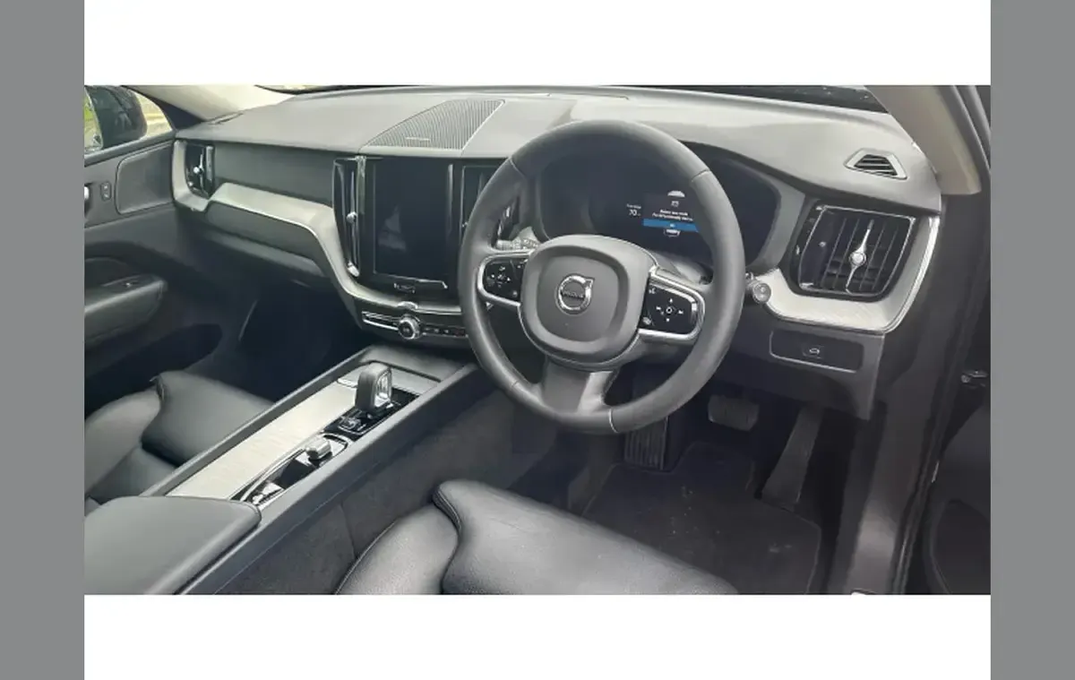 Used Volvo XC60 Plus 197 HP (144 kW) 2023 Black SUV