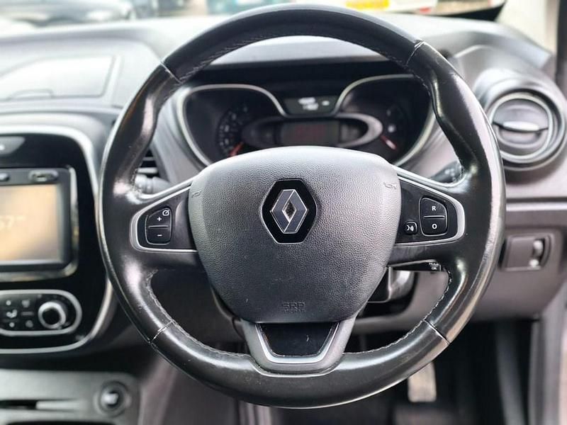 Used Renault Captur Dynamique 90 HP (66 kW) 2017 Grey SUV