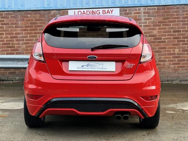 Used Ford Fiesta ST 180 HP (132 kW) 2014 Red Hatchback