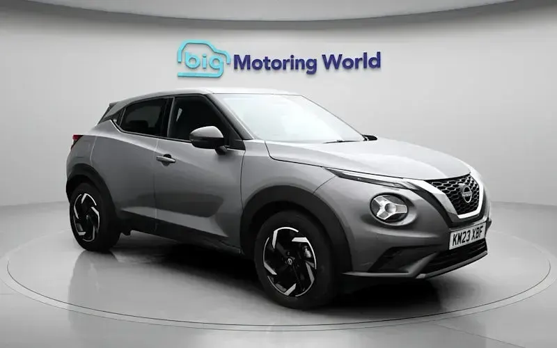 Usado Nissan Juke N-Connecta 114 HP (83 kW) 2023 Cinzento SUV