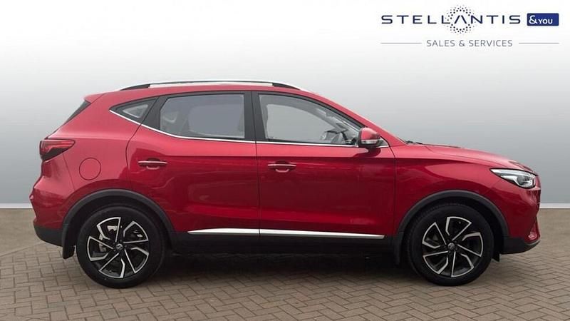 Used MG ZS Exclusive 105 HP (77 kW) 2021 Red SUV