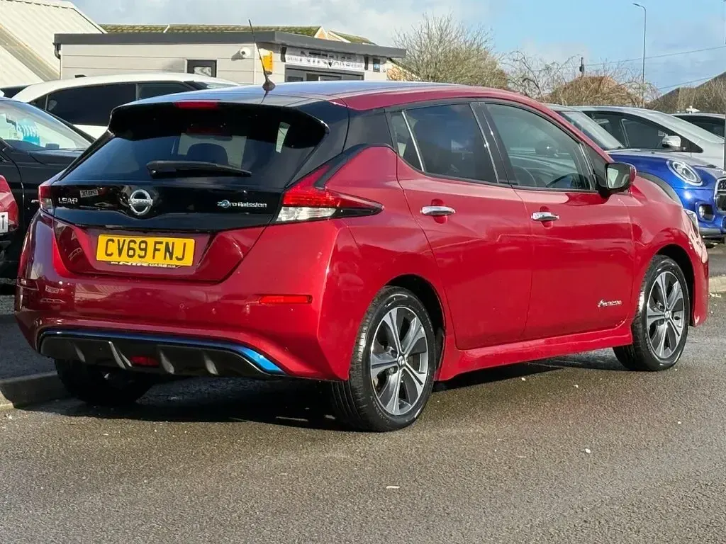 Used Nissan Leaf Tekna 110 kW (150 HP) 2019 Red Hatchback