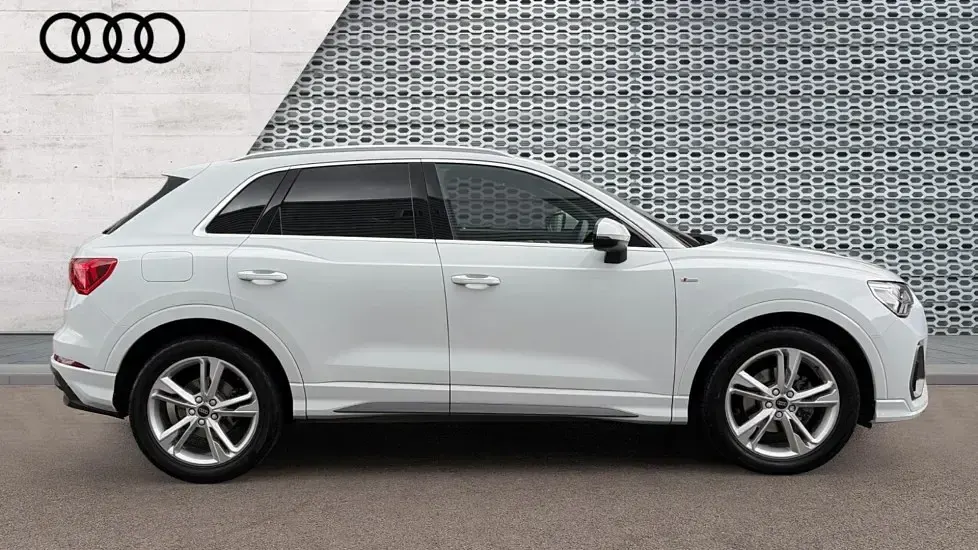 Used Audi Q3 S-Line 150 HP (110 kW) 2023 White SUV
