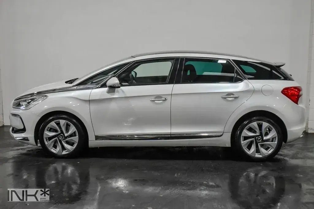 Begagnad Citroën DS5 160 HK (117 kW) 2014 Vit Halvkombi