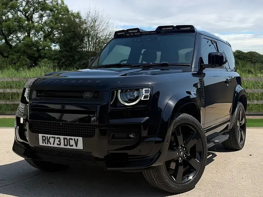 Used Land Rover Defender HSE 250 HP (183 kW) 2023 Black SUV