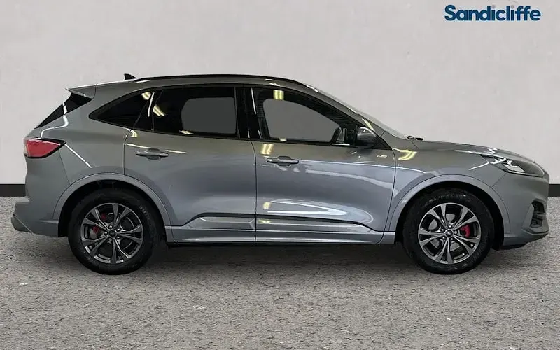 Usado Ford Kuga ST-Line 150 CV (110 kW) 2023 Plateado SUV