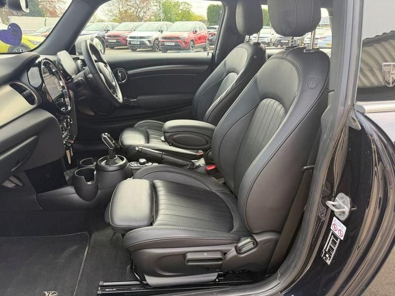 Begagnad Mini Cooper Exclusive 2023 Blå Halvkombi