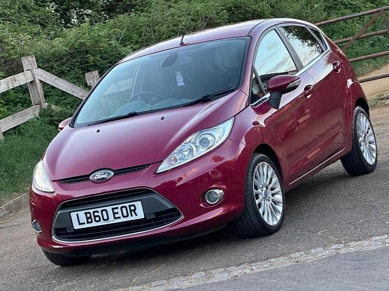 Usado Ford Fiesta Titanium 96 HP (70 kW) 2010 Vermelho Citadino