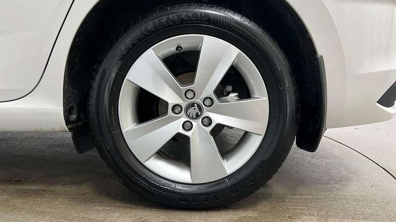 Used Skoda Scala SE 116 HP (85 kW) 2025 White Hatchback