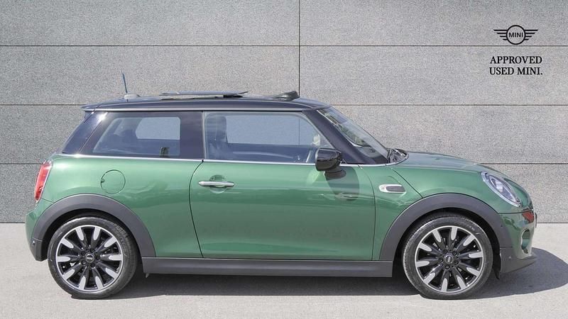 Begagnad Mini Cooper Exclusive 134 HK (98 kW) 2020 Grön Halvkombi