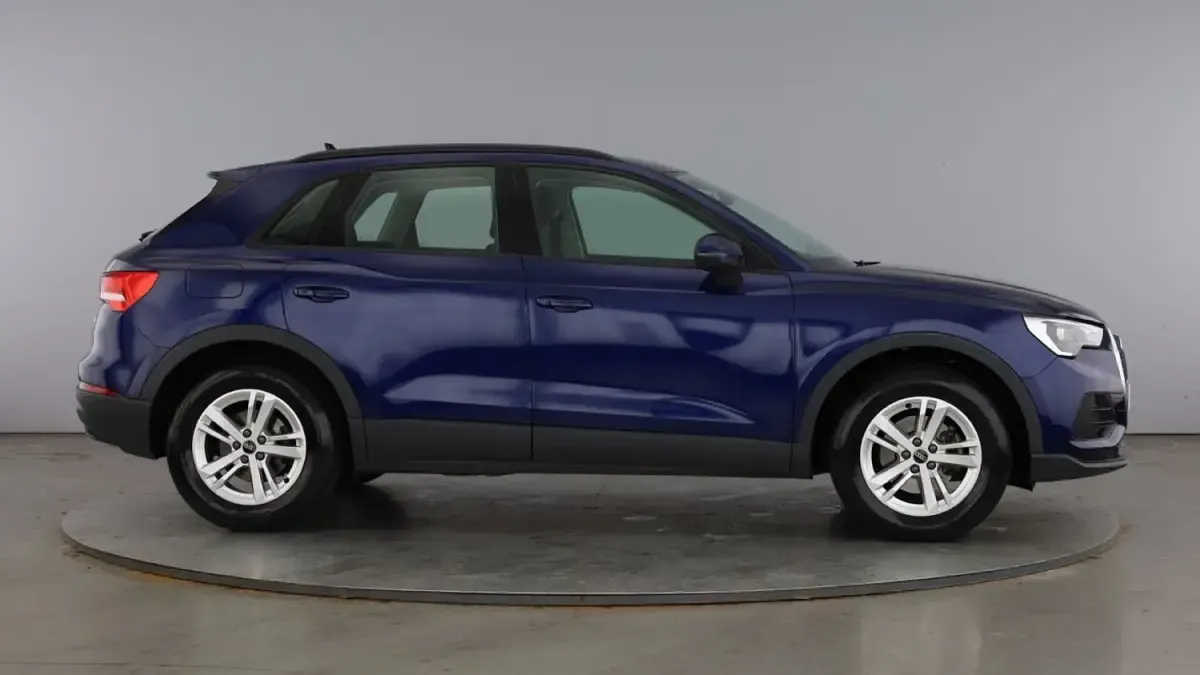 Begagnad Audi Q3 Design 150 HK (110 kW) 2022 Blå SUV