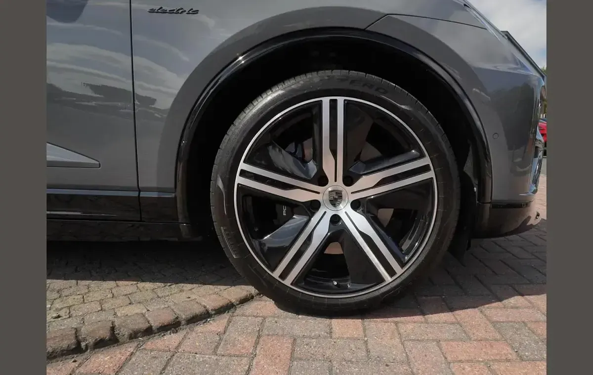Used Porsche Macan Turbo 469 kW (639 HP) 2025 Grey SUV