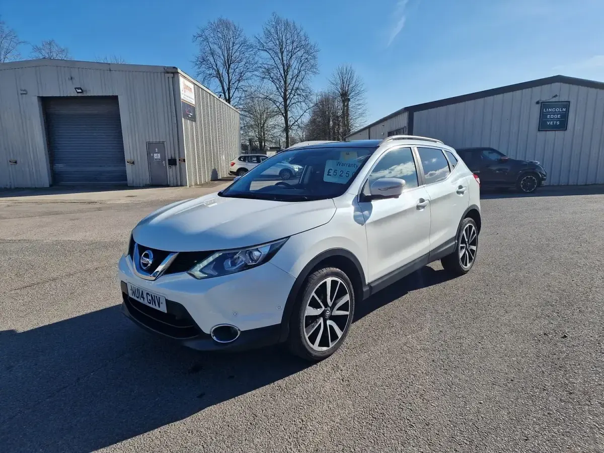 Used Nissan Qashqai Tekna 2014 White SUV