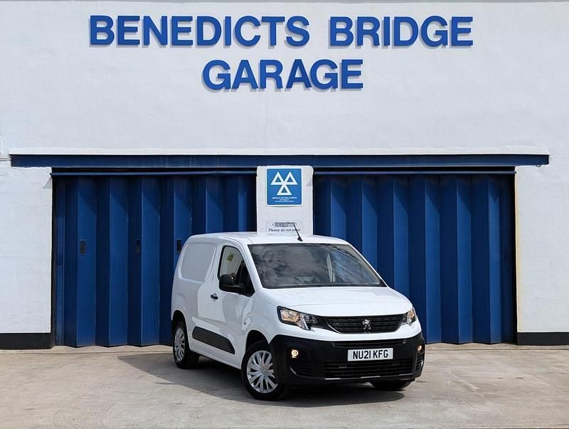 White Used 2021 Peugeot Partner MPV | £6,950 (Fair price) - Image 1/4
