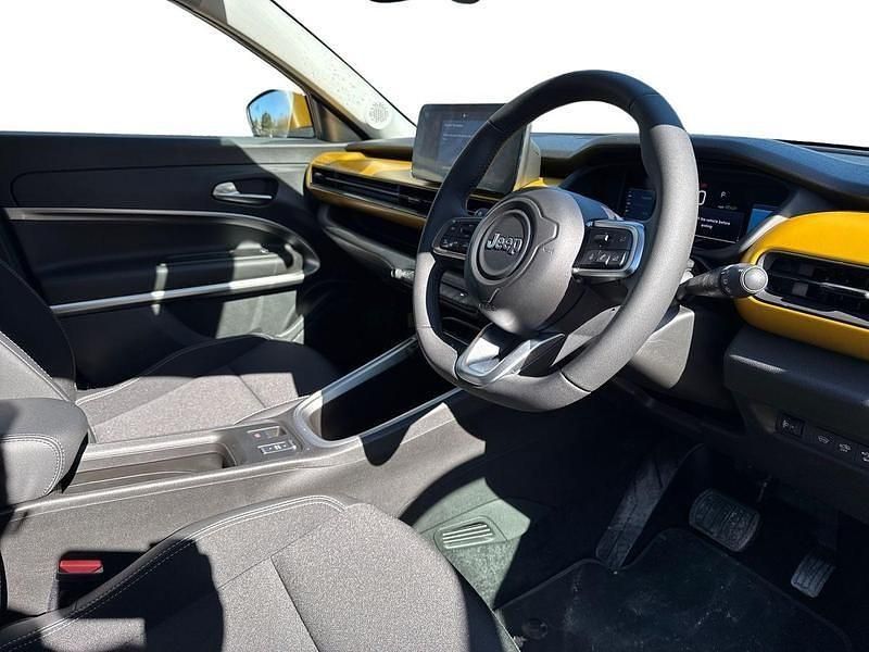 Used Jeep Avenger EV 114 kW (156 HP) 2024 Yellow SUV