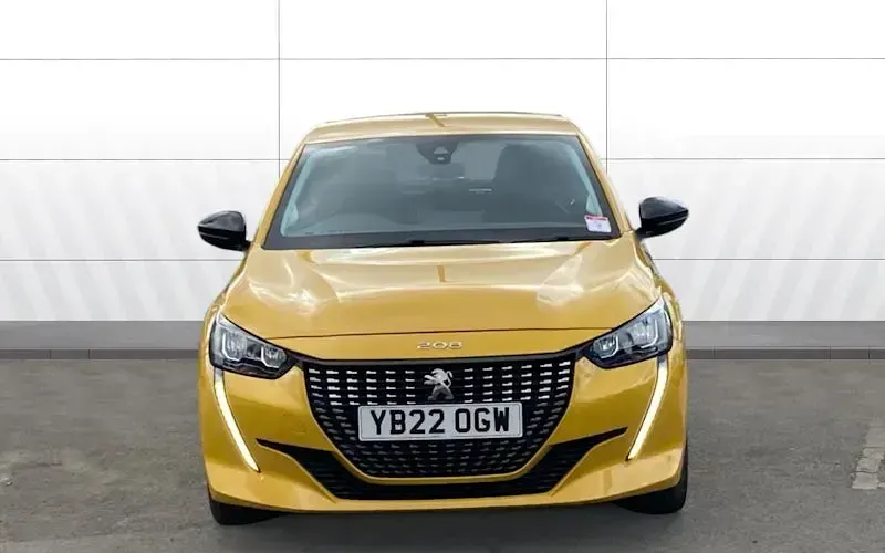 Begagnad Peugeot 208 Active Premium 75 HK (55 kW) 2022 Gul Halvkombi