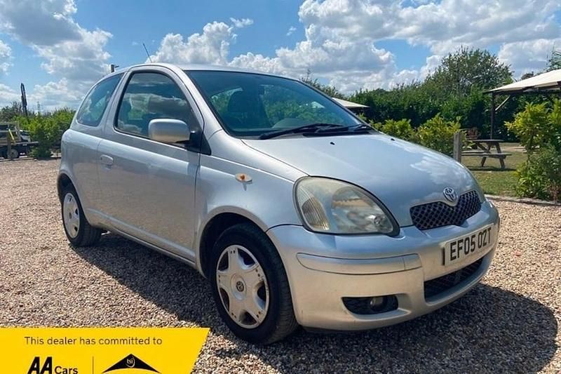 Silver Used 2005 Toyota Yaris Hatchback | £1,495 (Fair price) - Image 1/1