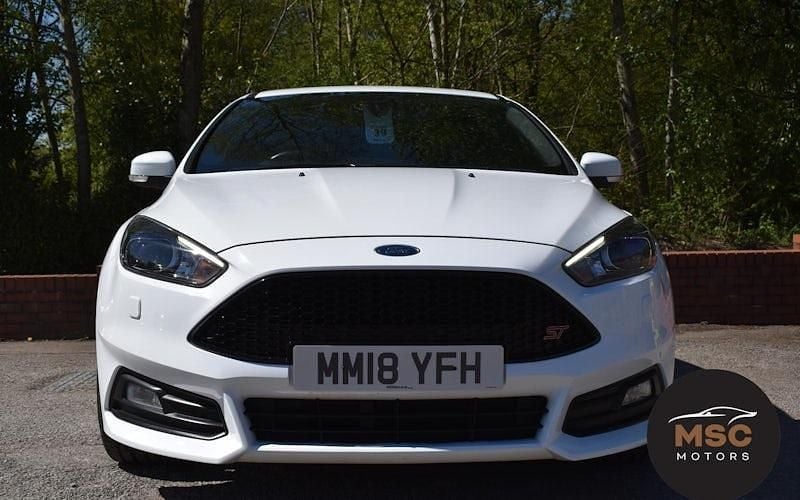 Used Ford Focus ST 185 HP (136 kW) 2017 White Hatchback