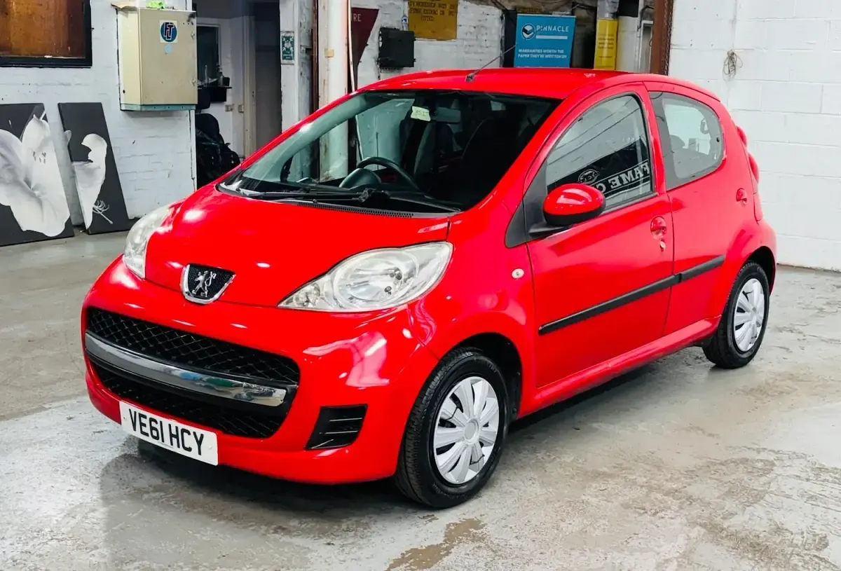 Used Peugeot 107 68 HP (50 kW) 2012 Red Hatchback