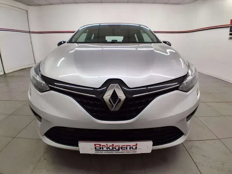 Used Renault Clio Evolution 90 HP (66 kW) 2023 Silver Hatchback