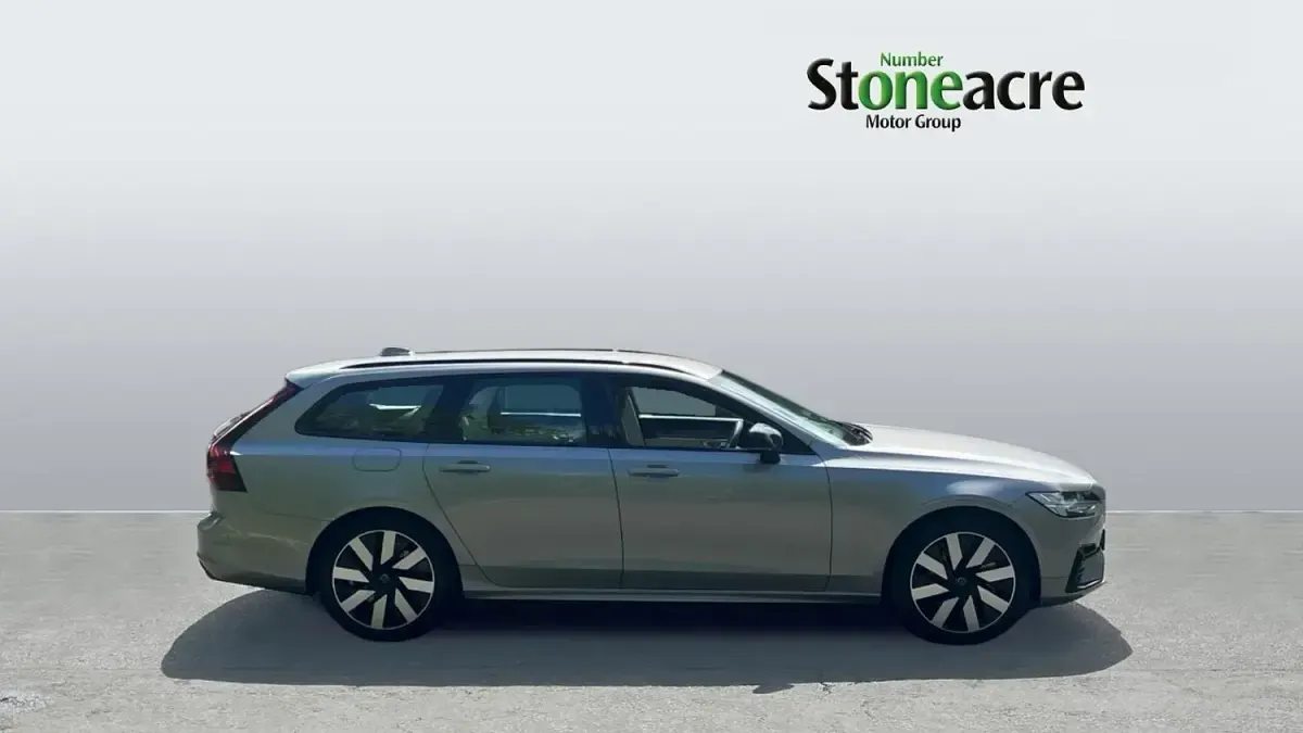 New Volvo V90 Plus 350 HP (257 kW) 2026 Silver Estate