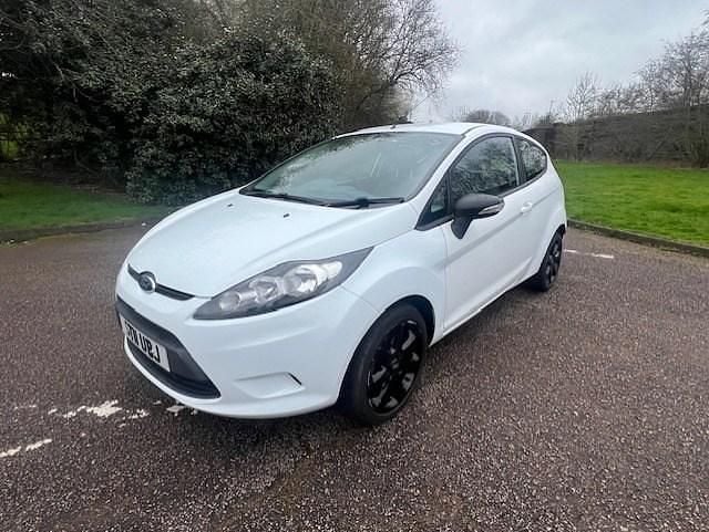 Used Ford Fiesta 82 HP (60 kW) 2011 White Hatchback