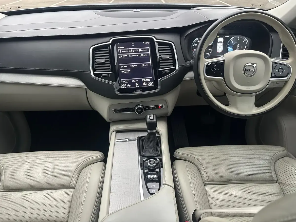 Used Volvo XC90 Inscription 235 HP (172 kW) 2017 Grey SUV