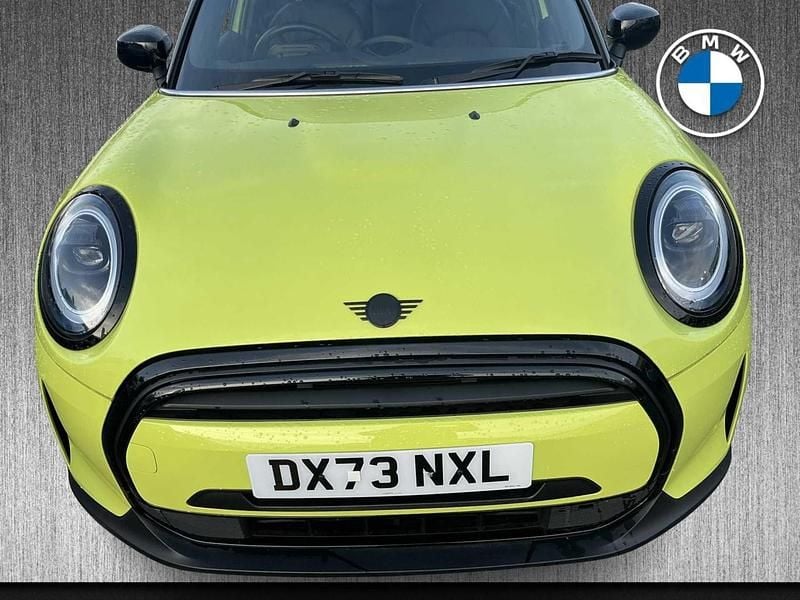 Used Mini Cooper Exclusive 134 HP (98 kW) 2023 Yellow Hatchback