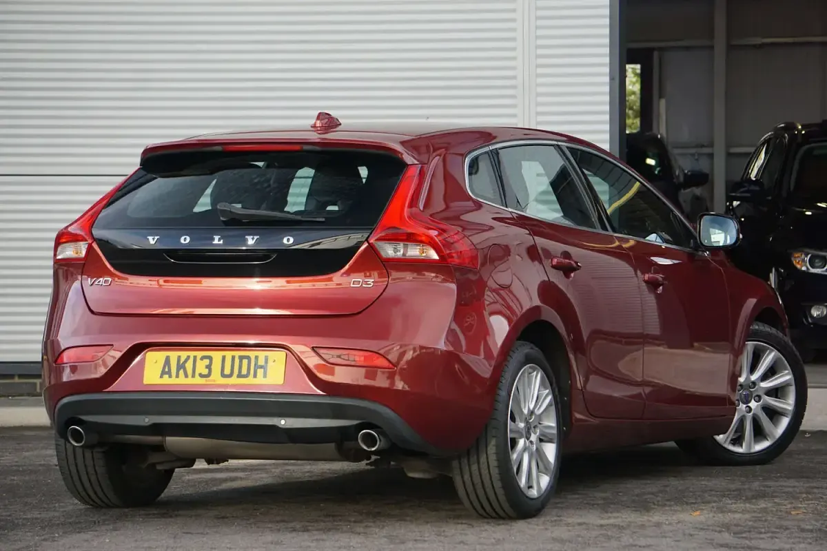 Used Volvo V40 SE 2013 Red Hatchback