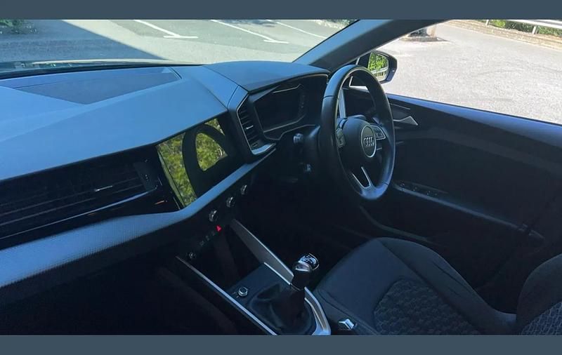 Usado Audi A1 Sport 110 HP (80 kW) 2022 Cinzento Citadino