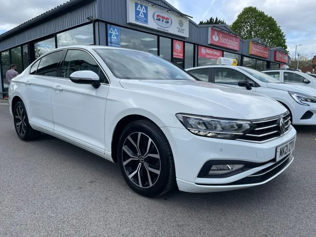 Usado VW Passat SEL 150 HP (110 kW) 2021 Branco Sedan