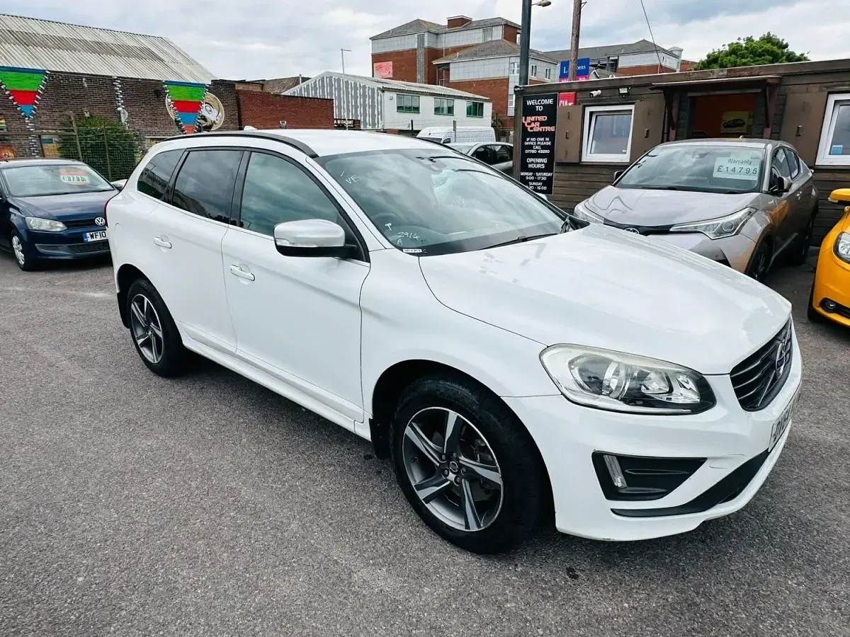 Used Volvo XC60 R-Design 181 HP (133 kW) 2014 White SUV