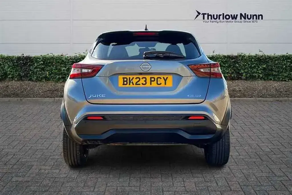 Używany Nissan Juke N-Connecta 143 KM (105 kW) 2023 Szary SUV