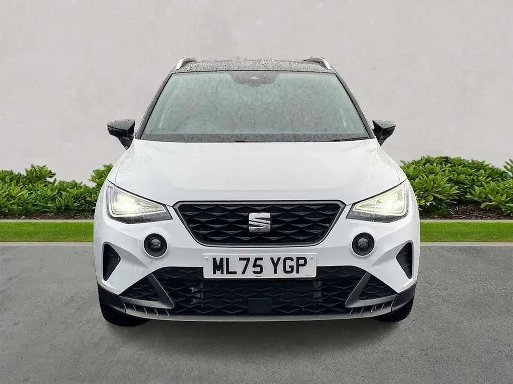 Used Seat Arona FR 115 HP (84 kW) 2025 White SUV
