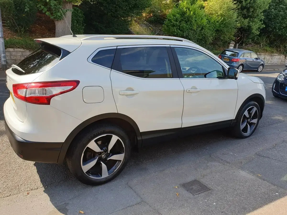 Used Nissan Qashqai N-Connecta 110 HP (80 kW) 2017 White SUV