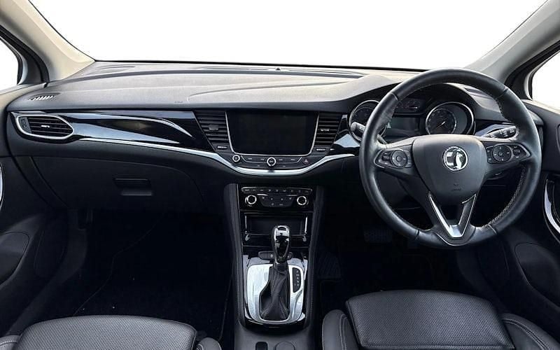 Used Vauxhall Astra Elite 150 HP (110 kW) 2019 White Hatchback