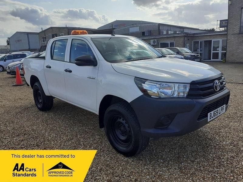 White Used 2019 Toyota HiLux Active Pickup | £18,695 (Fair price) - Image 1/4