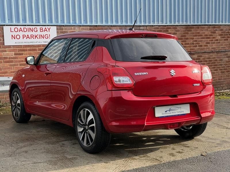 Usado Suzuki Swift SZ-T 90 HP (66 kW) 2020 Vermelho Citadino
