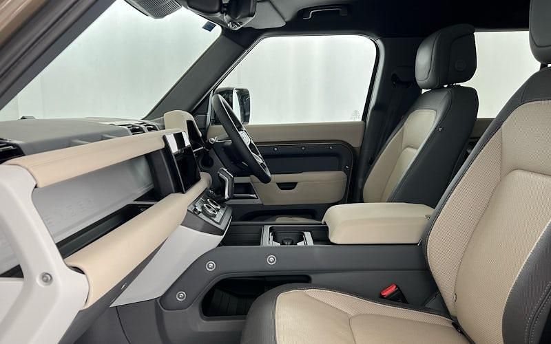 Used Land Rover Defender HSE Dynamic 300 HP (220 kW) 2024 SUV