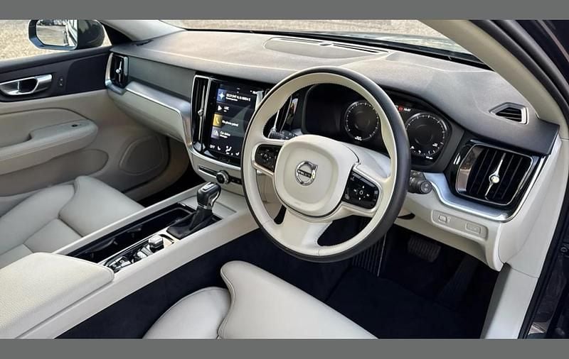 Usado Volvo V60 CC Plus 250 HP (183 kW) 2020 Azul Carrinha