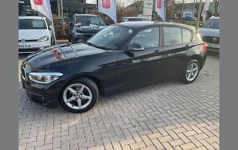 Usado BMW 118 Comfort Edition 134 HP (98 kW) 2018 Preto Citadino