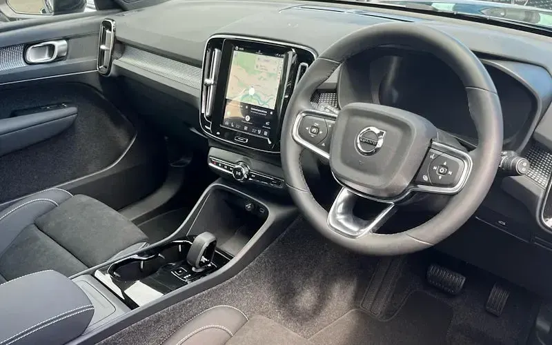 New Volvo EX40 Plus 185 kW (252 HP) 2025 SUV