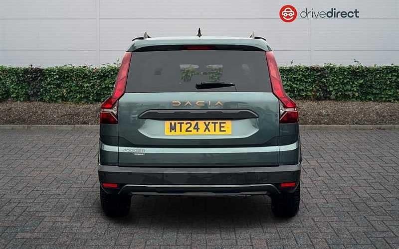 Used Dacia Jogger Extreme 141 HP (103 kW) 2024 Green MPV