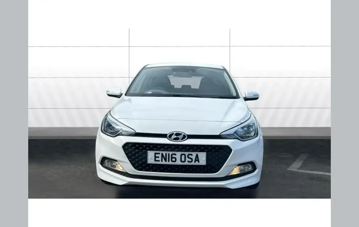 Used Hyundai i20 SE 83 HP (61 kW) 2016 White Hatchback